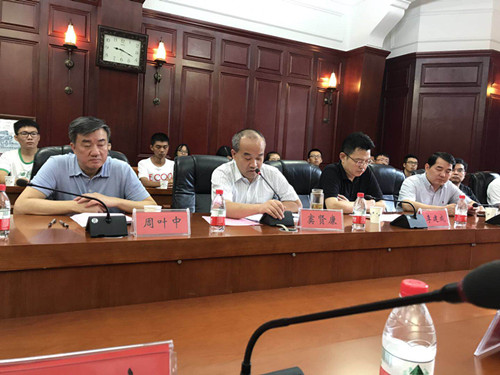 珞珈情深 回饋母?！錆h大學(xué)舉行柯建東校友捐贈及校董聘任儀式